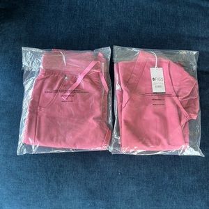 FIGS BREAST CANCER AWARENESS Quartz Scrub set